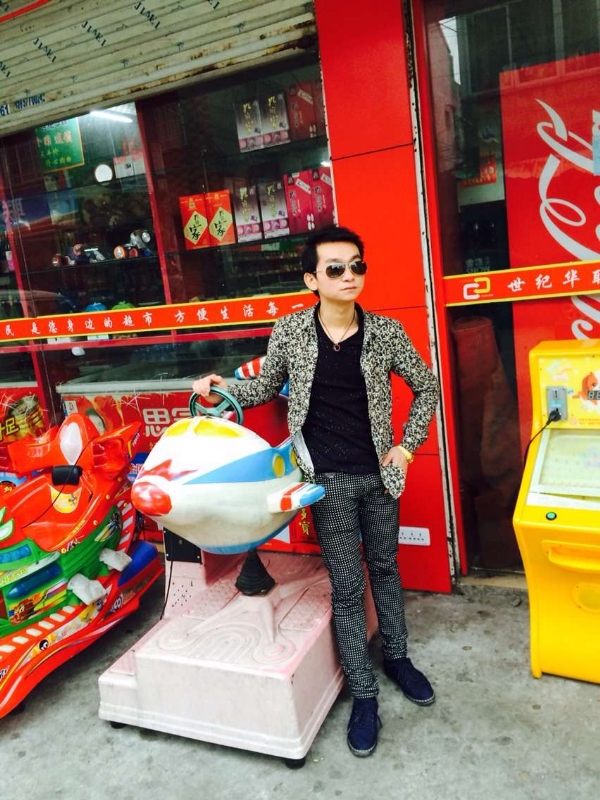 阳光帅气男嘉宾的第一张照片--安庆相亲服务中心