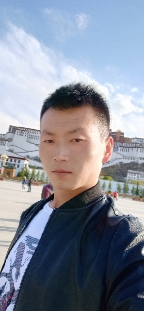 阳光下的小草的第二张照片--安庆相亲服务中心