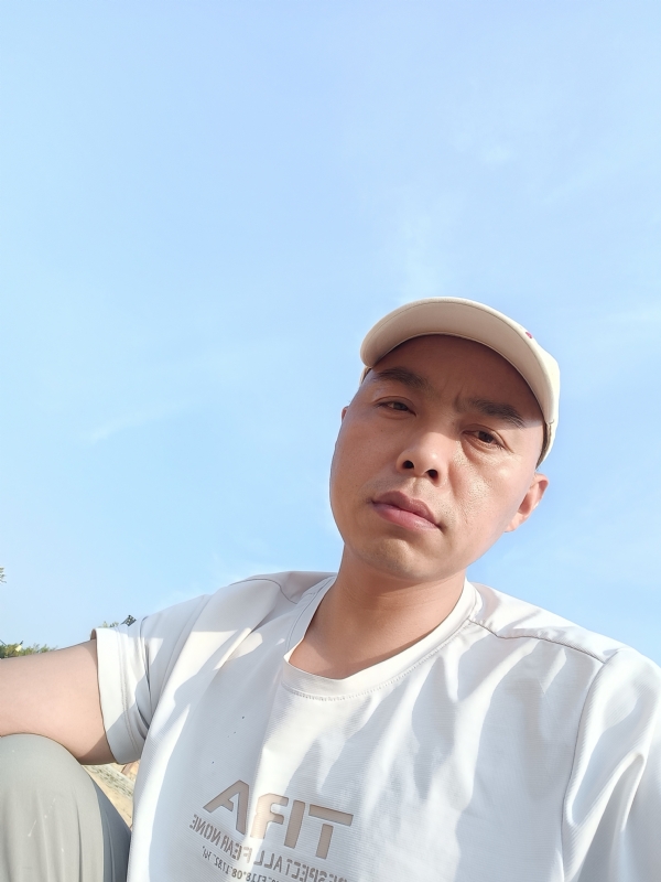 哥哥的第一张照片--安庆相亲服务中心