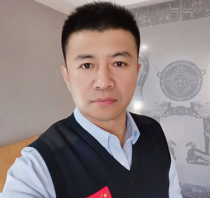 生在红旗下的第一张照片--安庆相亲服务中心