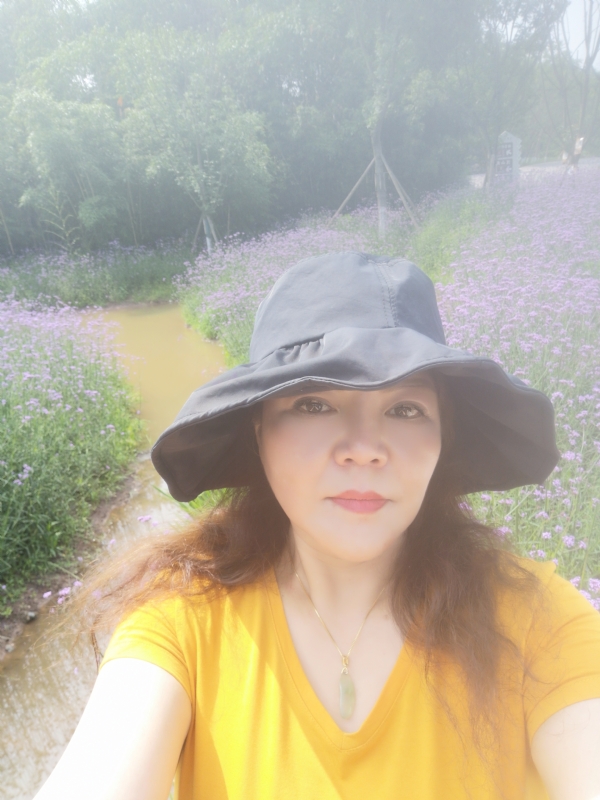 宛霞的第三张照片--安庆相亲服务中心