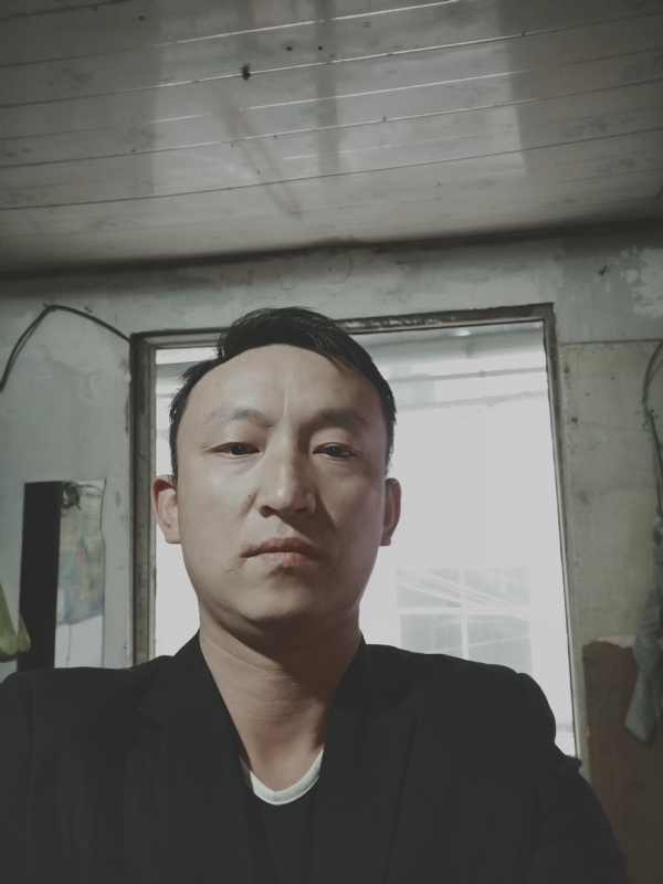 放弃爱你的第一张照片--安庆相亲服务中心