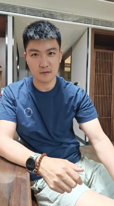 大鹏展翅的第一张照片--安庆相亲服务中心