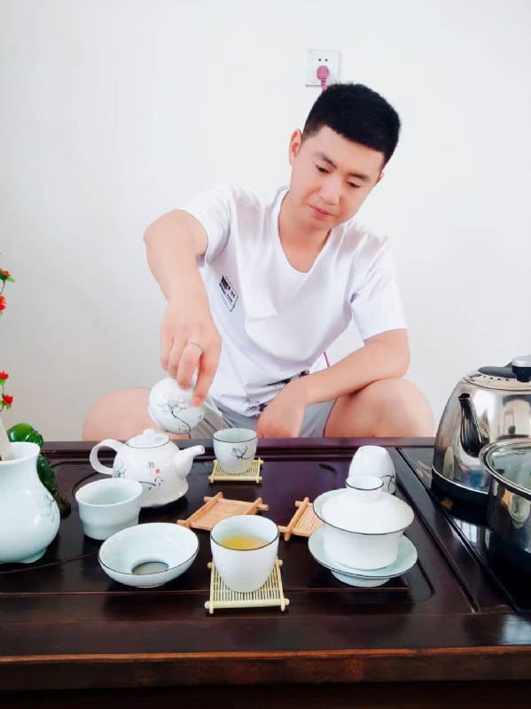 日月的第三张照片--安庆相亲服务中心