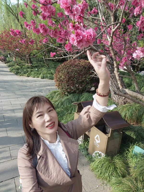 丽娜的第四张照片--安庆相亲服务中心